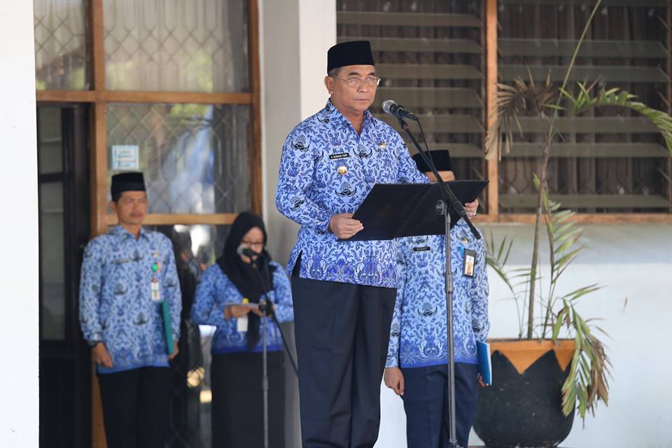Drs. H. Achmad Fikry, M. Ap menjadi Pembina Upacara Hari Kesadaran Nasional
