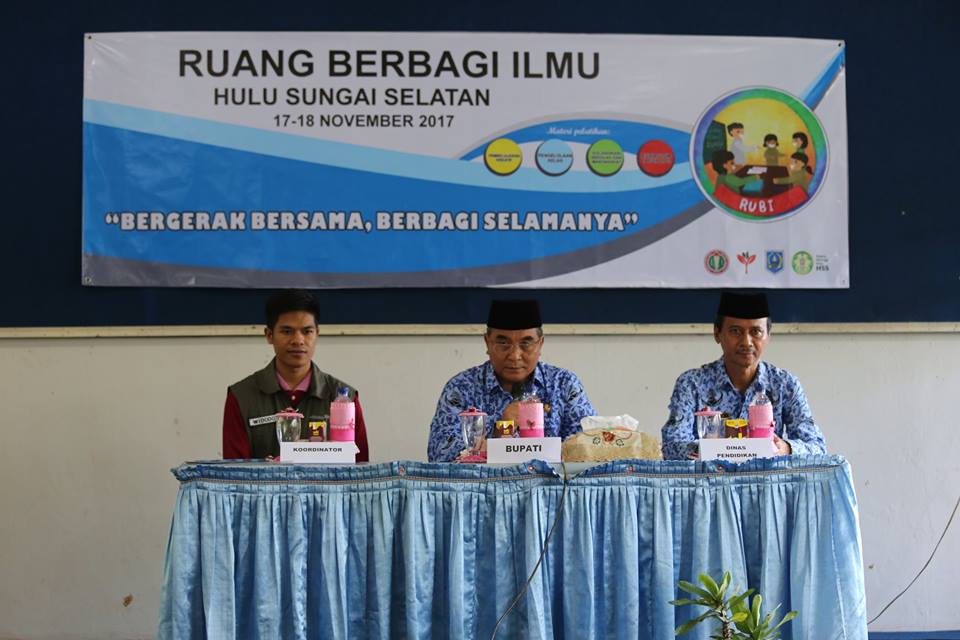Drs. H. Achmad Fikry, M.Ap menghadiri pelaksanaan kegiatan Ruang Berbagi Ilmu Hulu Sungai Selatan (RuBI HSS)