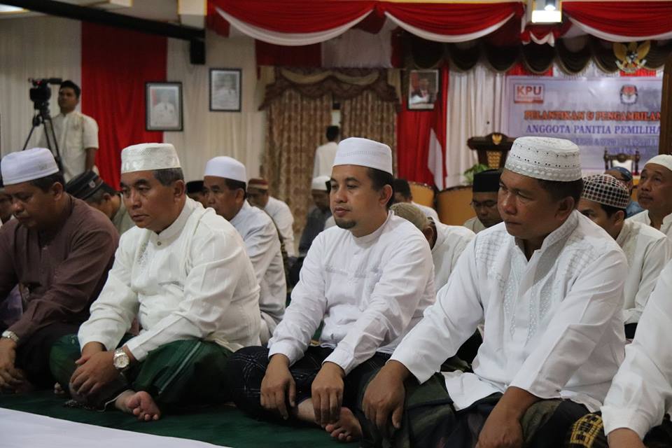 Sholat Subuh berjamaah di Pendopo Bupati