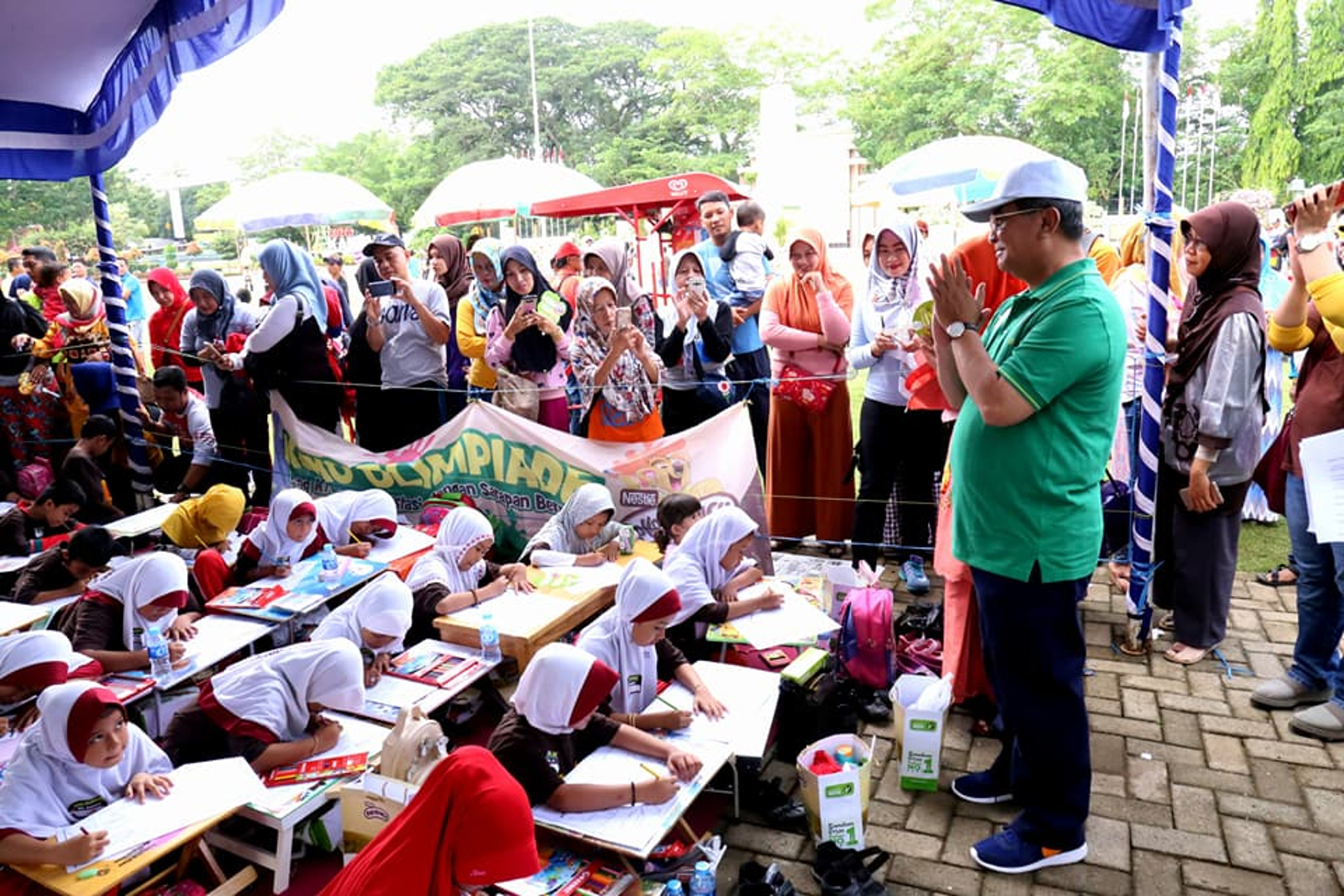 Penyelenggaraan lomba mewarna bagi anak TK dan SD