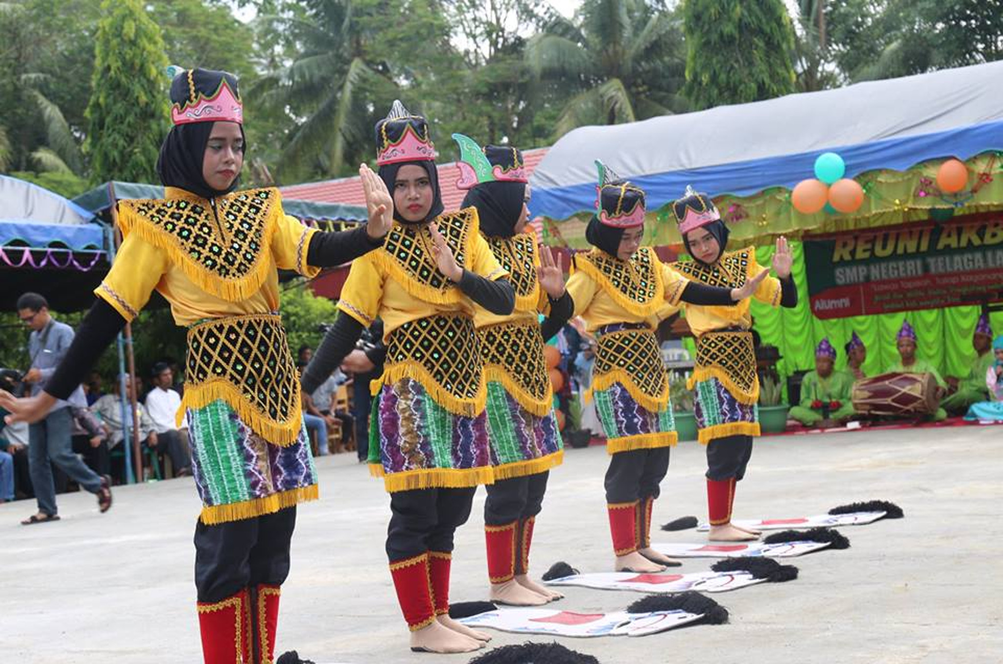 Drs. H. Achmad Fikry, M.Ap menghadiri kegiatan reuni SMPN 1 Telaga Langsat