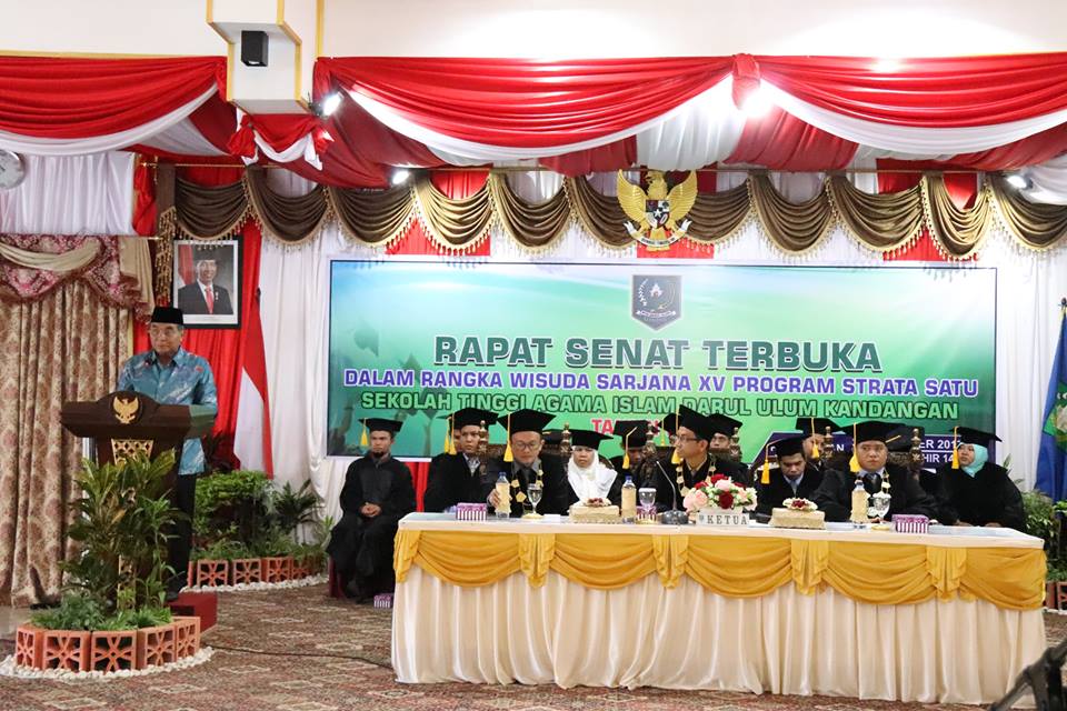Drs. H. Achmad Fikry, M.Ap menghadiri “Rapat Senat Terbuka Dalam Rangka Wisuda Sarjana XV Program Strata Satu Sekolah Tinggi Agama Islam Darul Ulum Kandangan