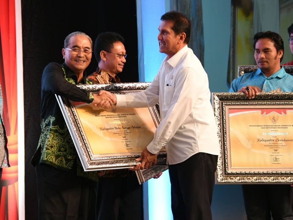 KEMENPAN RB NILAI KINERJA BUPATI HSS DAN JAJARANNYA DENGAN PREDIKAT BB