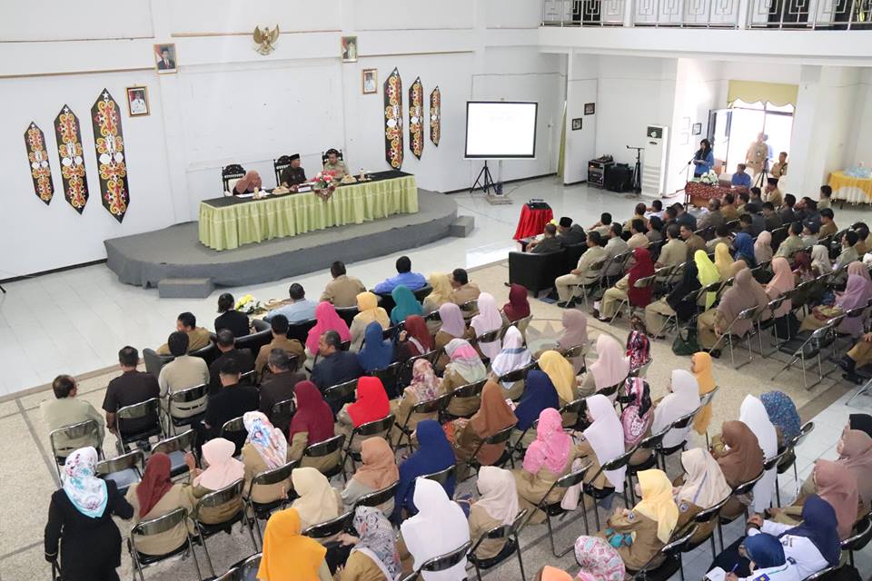 Drs. H. Achmad Fikry, M.Ap membuka “Entry Briefing Tim Pemeriksa BPK RI Perwakilan Prov. Kal-Sel