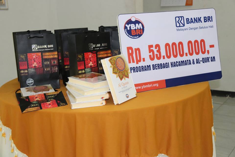 BERBAGI KACAMATA & AL-QUR’AN BRI KANDANGAN