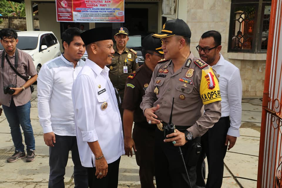 Kunjungan Kapolda Kalimantan Selatan Brigjend Pol Drs. Rachmad Ke KPU dan Panwaslu