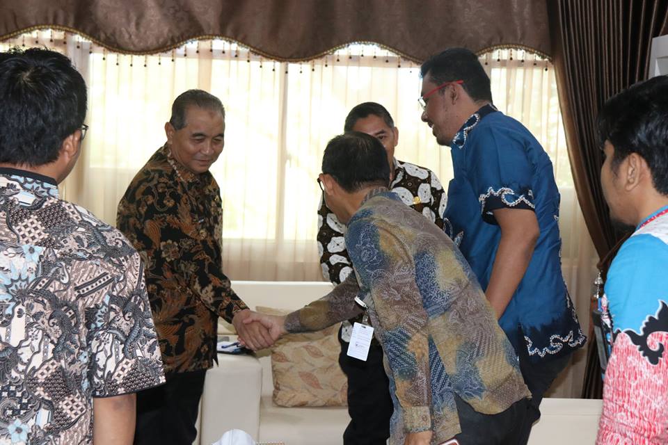 Bupati HSS Didampingi Wakil Sambut Kedatangan Satuan Kerja Penataan Bangunan Lingkungan Prov.Kalimantan Selatan
