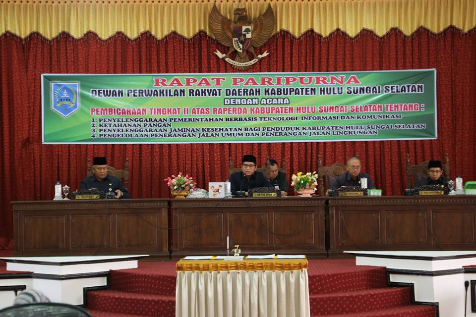 RAPAT PARIPURNA DPRD HSS SAHKAN 4 BUAH PERDA 2018