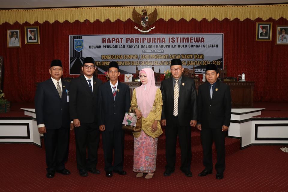 Plh. Sekretaris Daerah HSS Drs. H. Hubriansyah, M.AP menghadiri “Rapat Paripurna Istimewa DPRD Kab. HSS dengan Acara Pengucapan Sumpah / Janji Pengganti Antar Waktu (PAW) Anggota DPRD Kab. HSS Sisa Masa Jabatan 2014-2019.