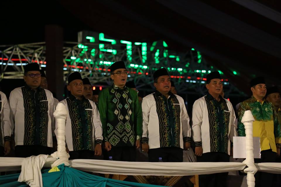 BUPATI HSS DAN WAKIL BUPATI HSS MENGHADIRI PEMBUKAAN MTQ NASIONAL XXXI