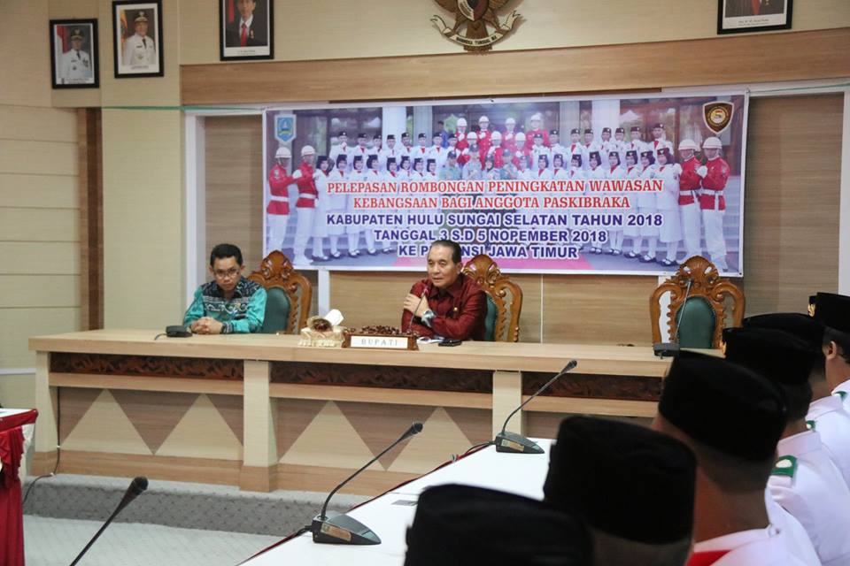 BUPATI HSS MELEPAS ROMBONGAN PENINGKAT WAWASAN KEBANGSAAN BAGI ANGGOTA PASKIBRA KAB HSS