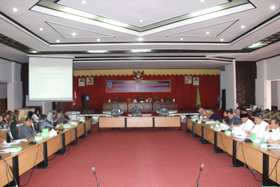 RAPAT PARIPURNA DPRD HSS