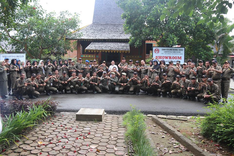 WAKIL BUPATI BERIKAN PELATIHAN & PEMBINAAN MENTAL SATPOL PP HSS