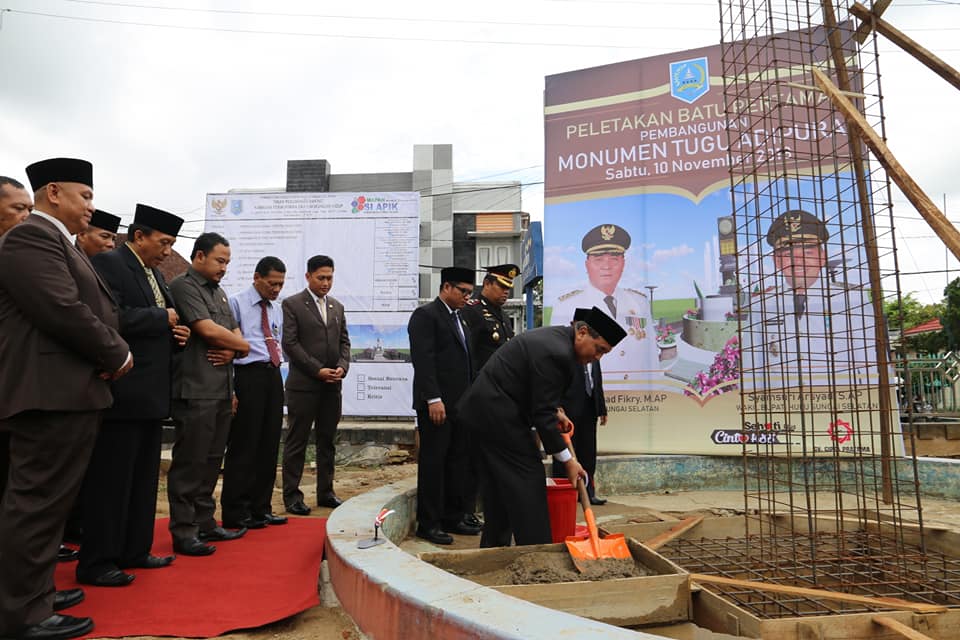 PEMBANGUNAN MONUMEN TUGU ADIPURA KAB HSS