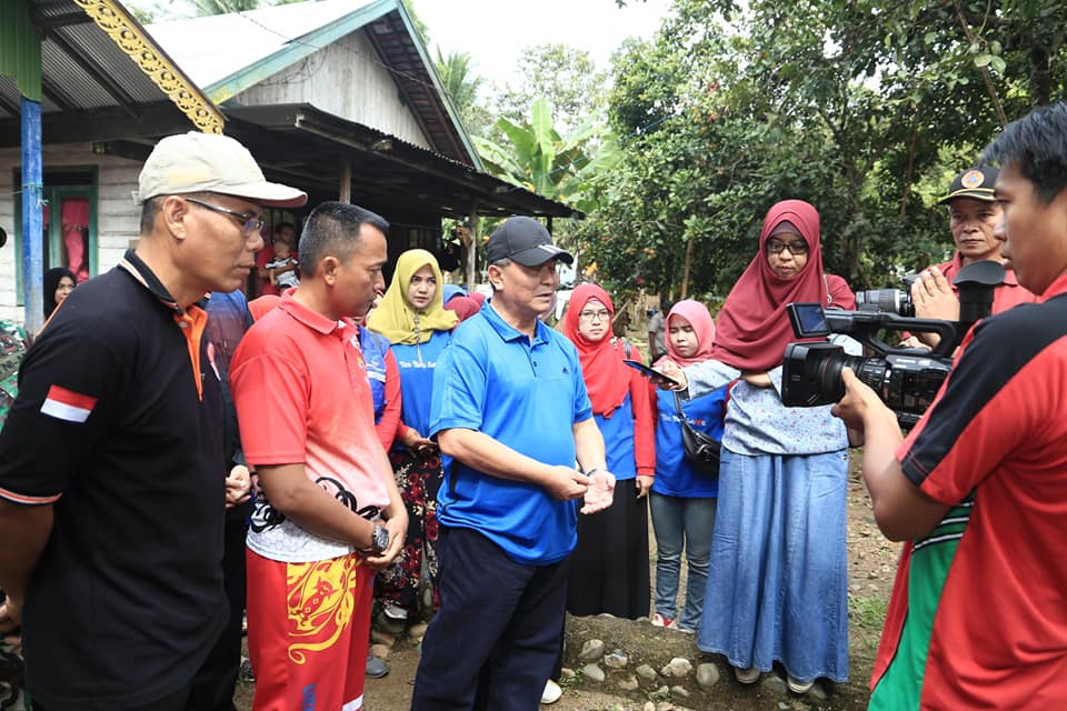 Bantuan dari Pemerintah Kab. HSS, yang diserahkan secara langsung oleh Bupati HSS