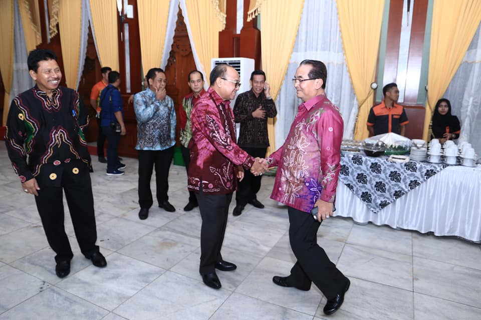 “H.ACHMAD FIKRY MENGHADIRI GALA DINNER APRESIASI & PENYERAHAN LAPORAN EVALUASI SAKIP TAHUN 2018”
