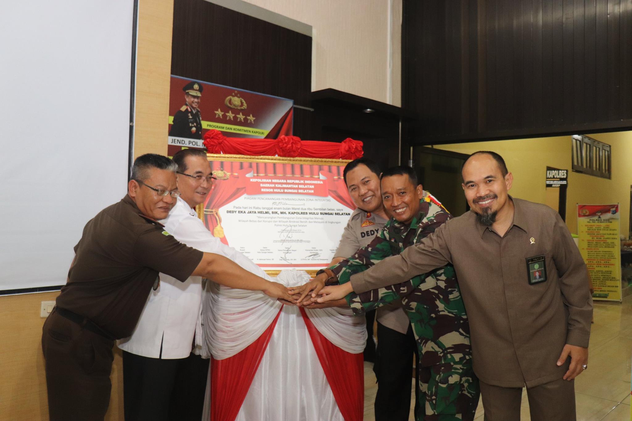 BUPATI HULU SUNGAI SELATAN HADIRI PENCANANGAN ZONA INTEGRITAS