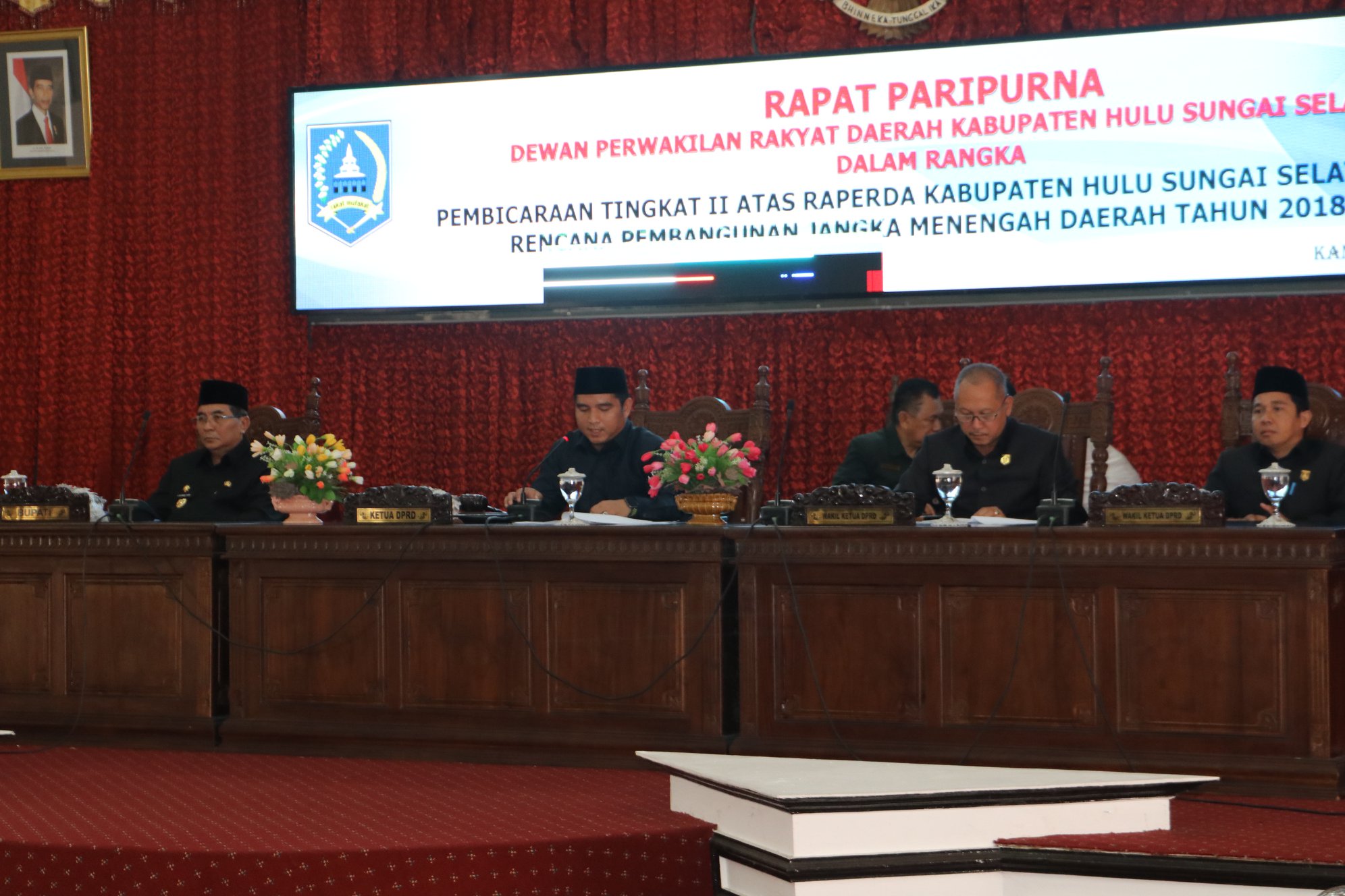 RAPAT PARIPURNA DPRD KABUPATEN HULU SUNGAI SELATAN, PEMBICARAAN TINGKAT II ATAS RAPERDA KABUPATEN HULU SUNGAI SELATAN