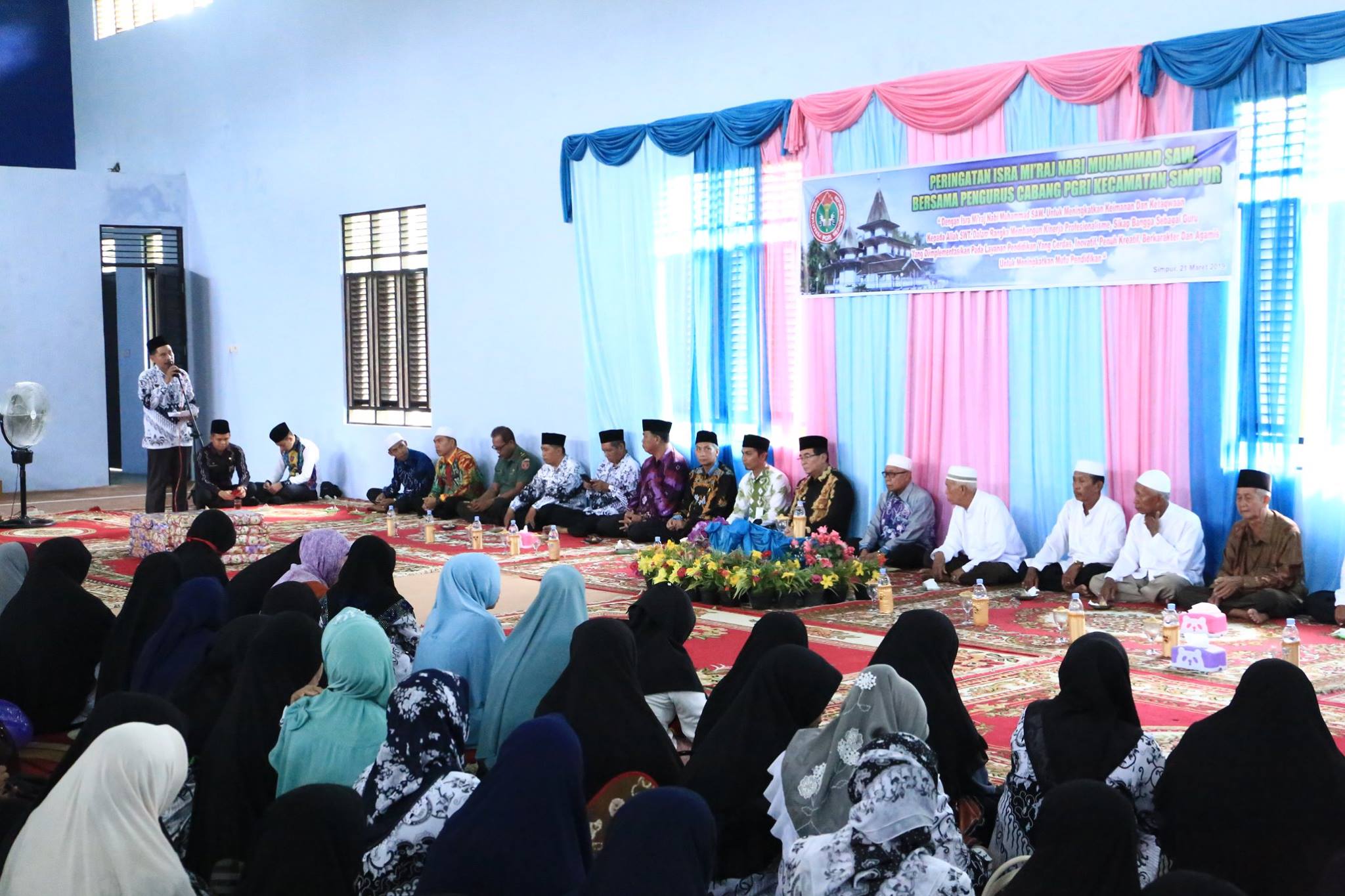 H.ACHMAD FIKRY HADIRI PERINGATAN ISRA MI’RAJ YANG DIGELAR PGRI KECAMATAN SIMPUR