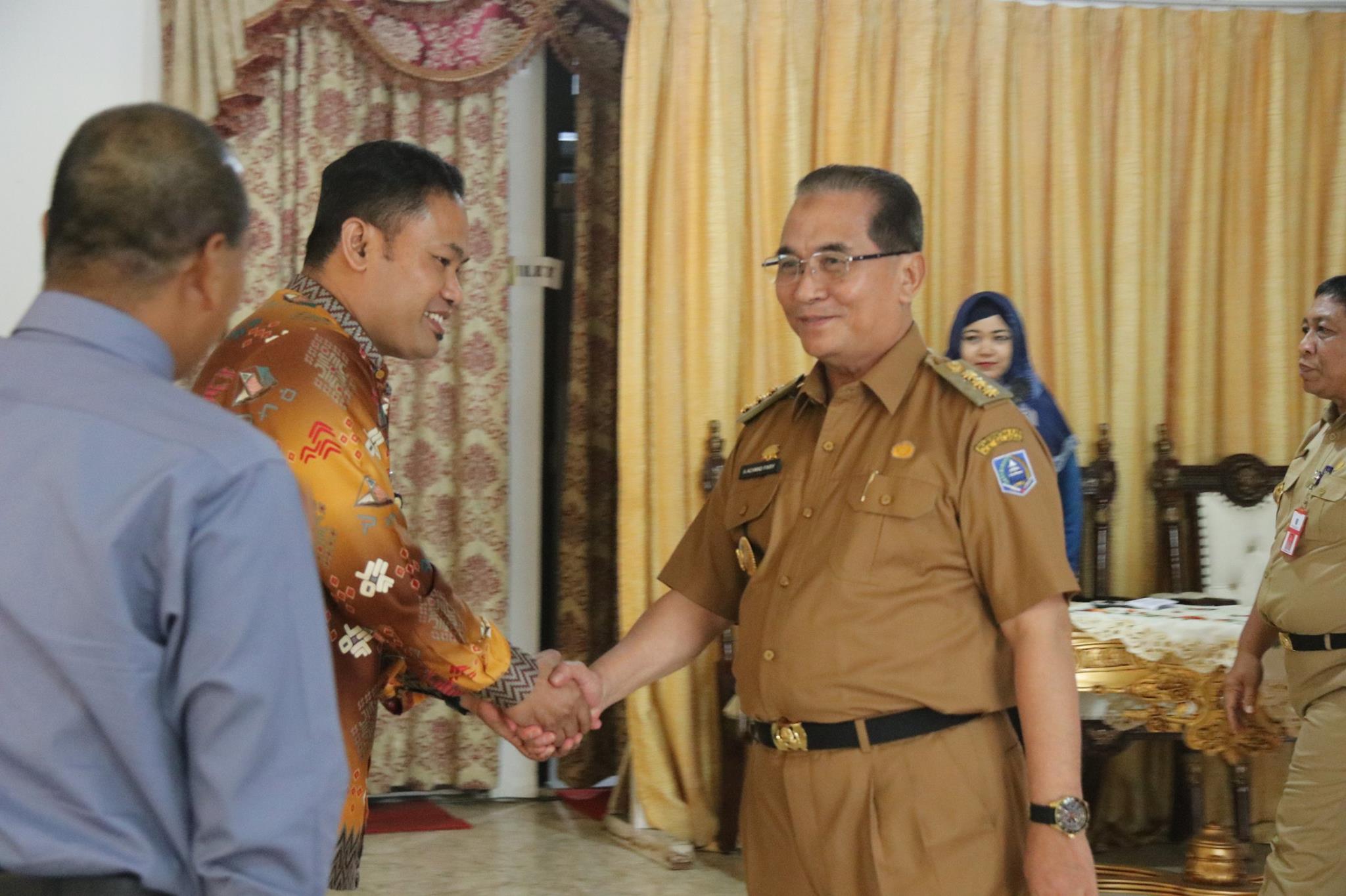 H.Achmad Fikry menyambut kedatangan tim BPK RI