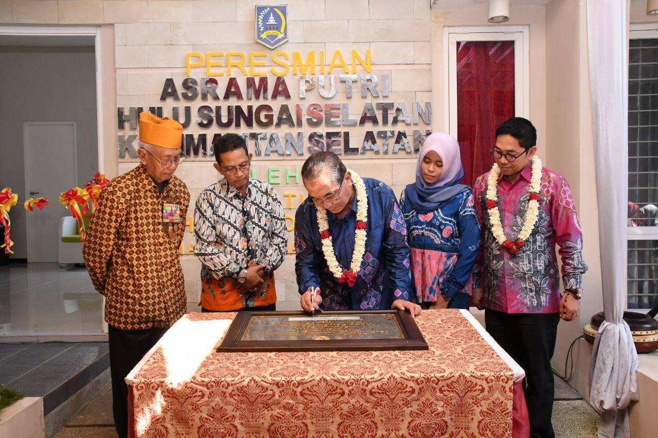 BUPATI RESMIKAN ASRAMA MAHASISWI PUTRI HULU SUNGAI SELATAN