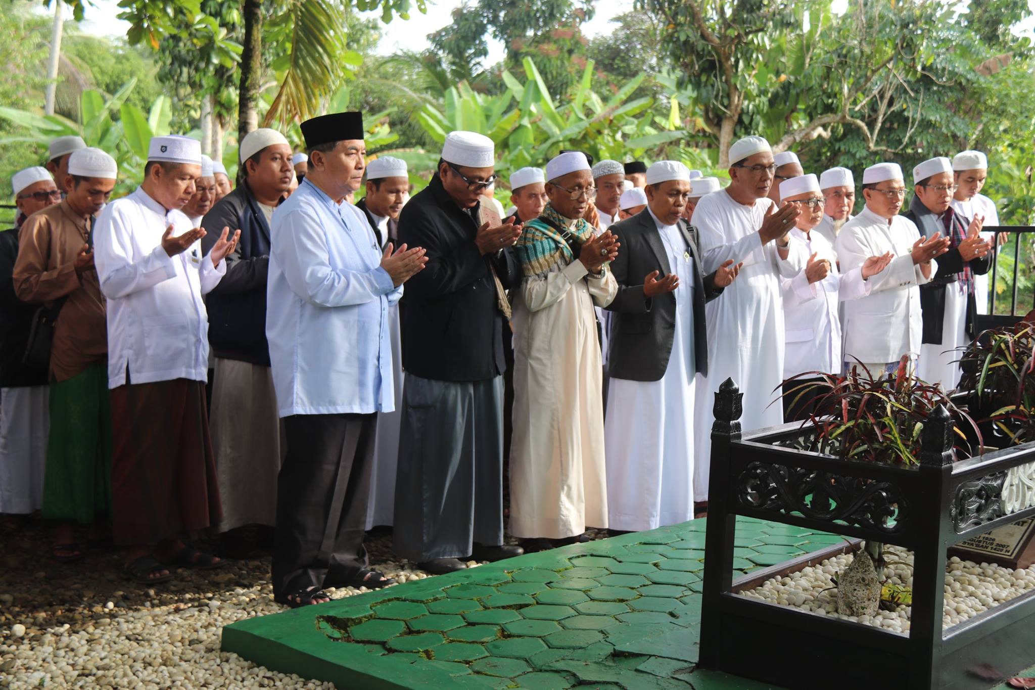 MENJELANG BULAN SUCI RAMADHAN PEMKAB HSS MELAKUKAN ZIARAH