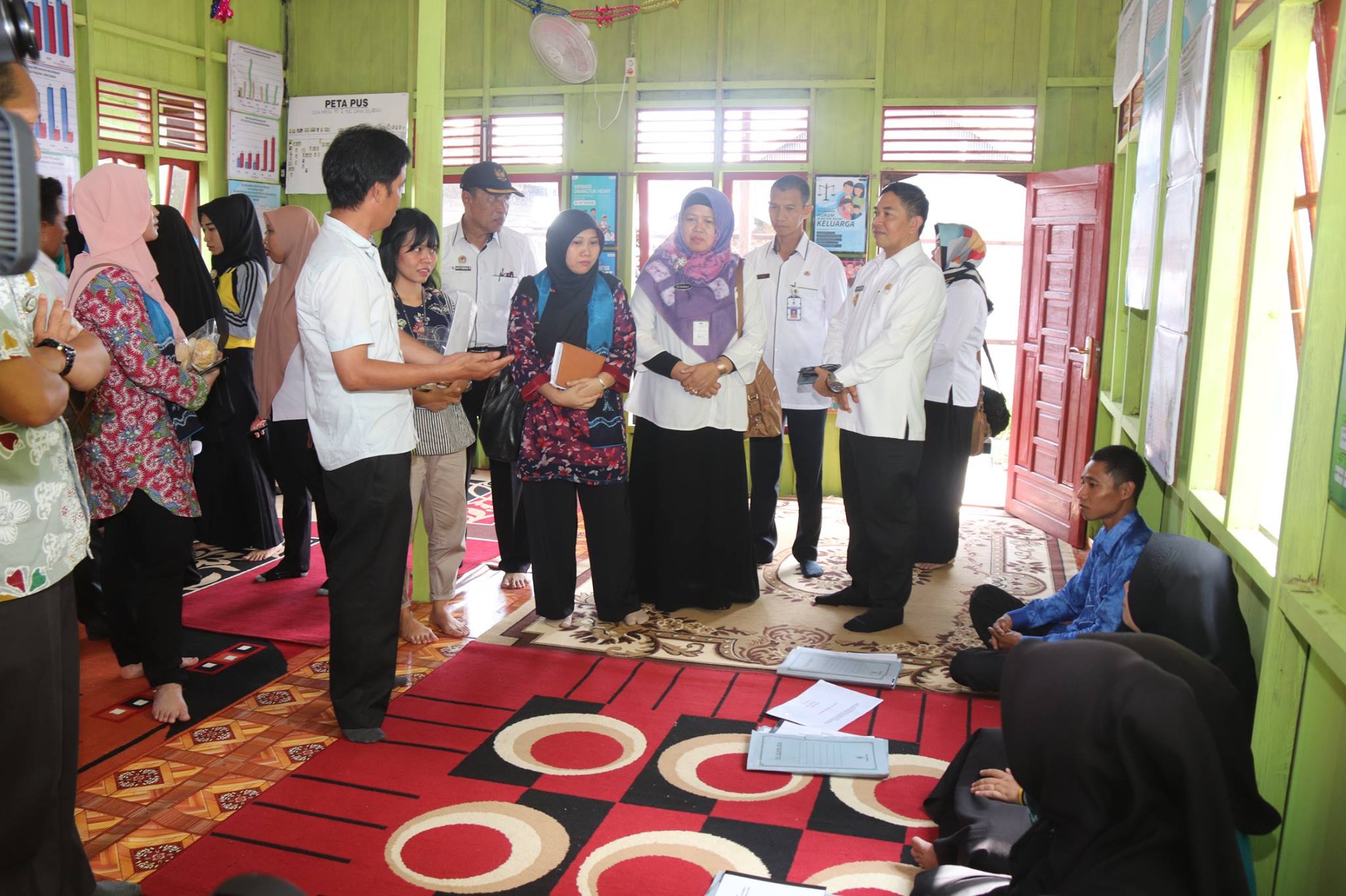 SYAMSURI ARSYAD DAMPINGI TIM PENILAI SATYA LENCANA TINJAU KAMPUNG KB