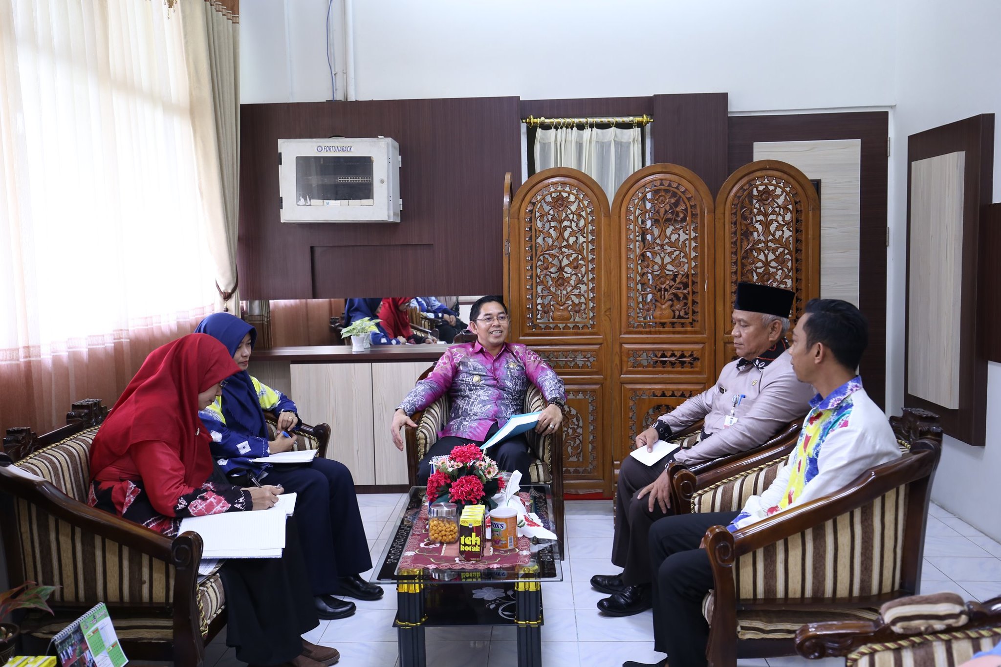 SYAMSURI ARSYAD TERIMA TAMU TENAGA KERJA SUKARELA