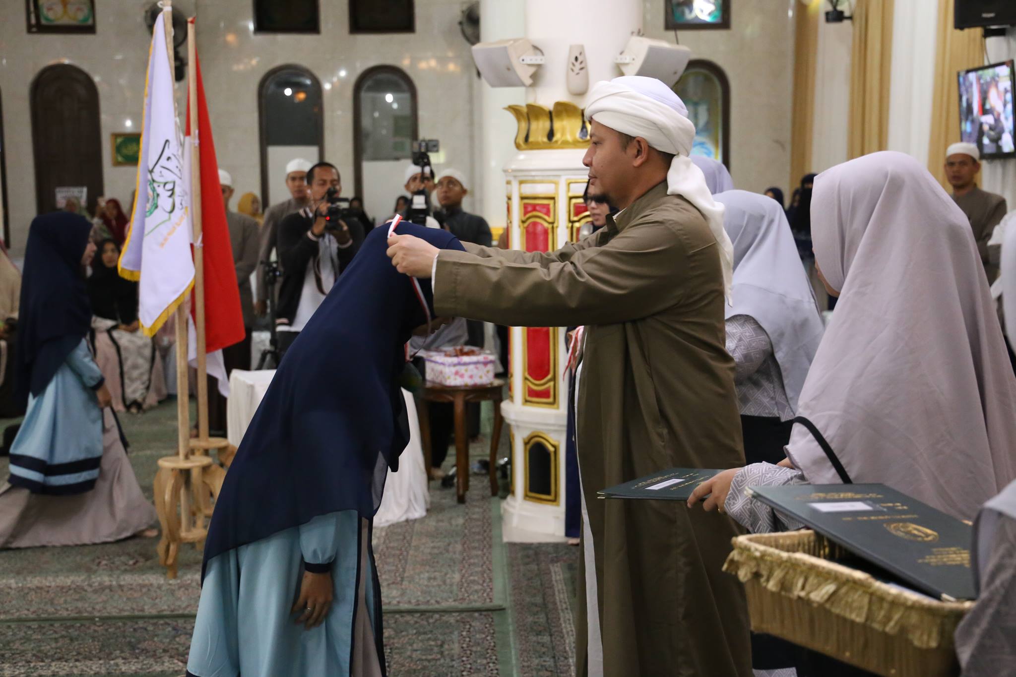 SYAMSURI ARSYAD HADIRI PERPISAHAN SANTRIWATI PONPES DALAM PAGAR