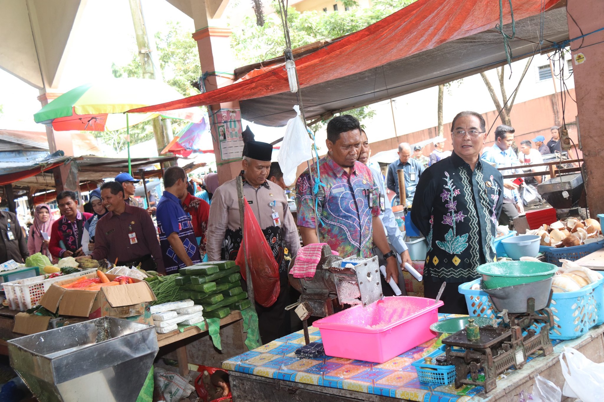 H. ACHMAD FIKRY TINJAU HARGA KEBUTUHAN PASAR MENJELANG RAMADHAN
