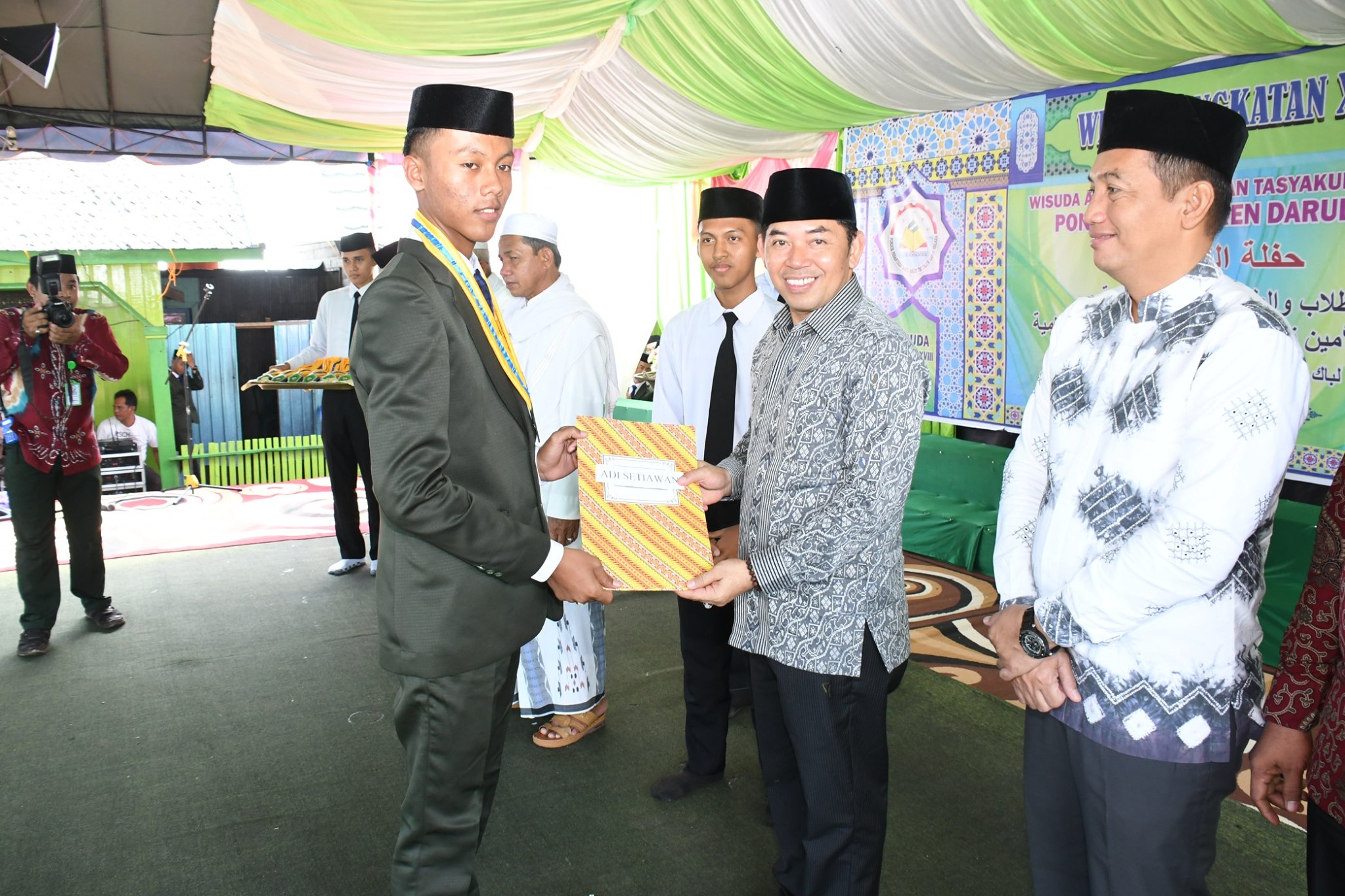 SYAMSURI ARSYAD HADIRI WISUDA DAN TASYAKURAN PONPES DARUL AMIEN TALUK LABAK