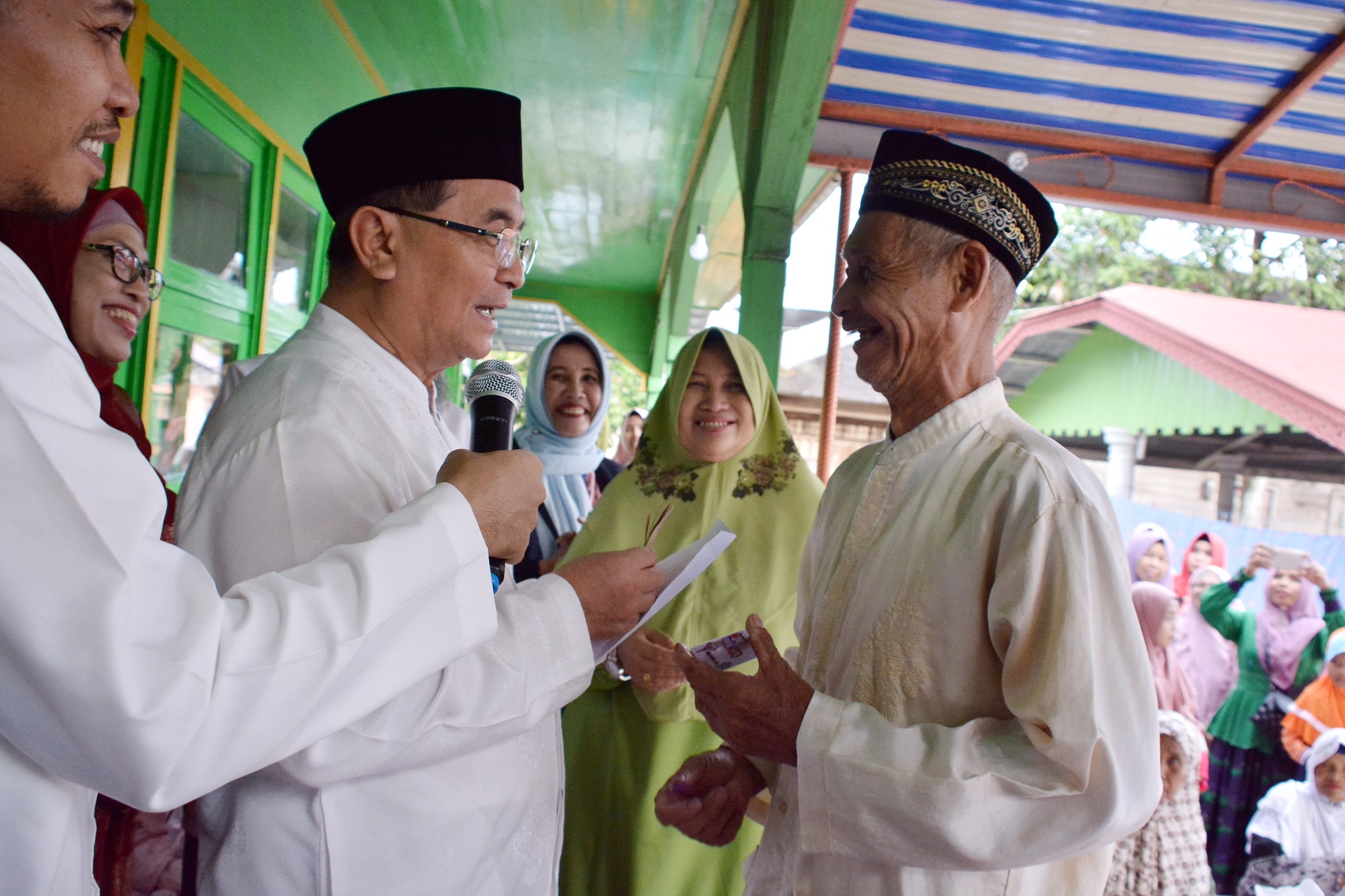 SENYUM BAHAGIA DI MESJID KHADIJATUL QUBRA KALUMPANG