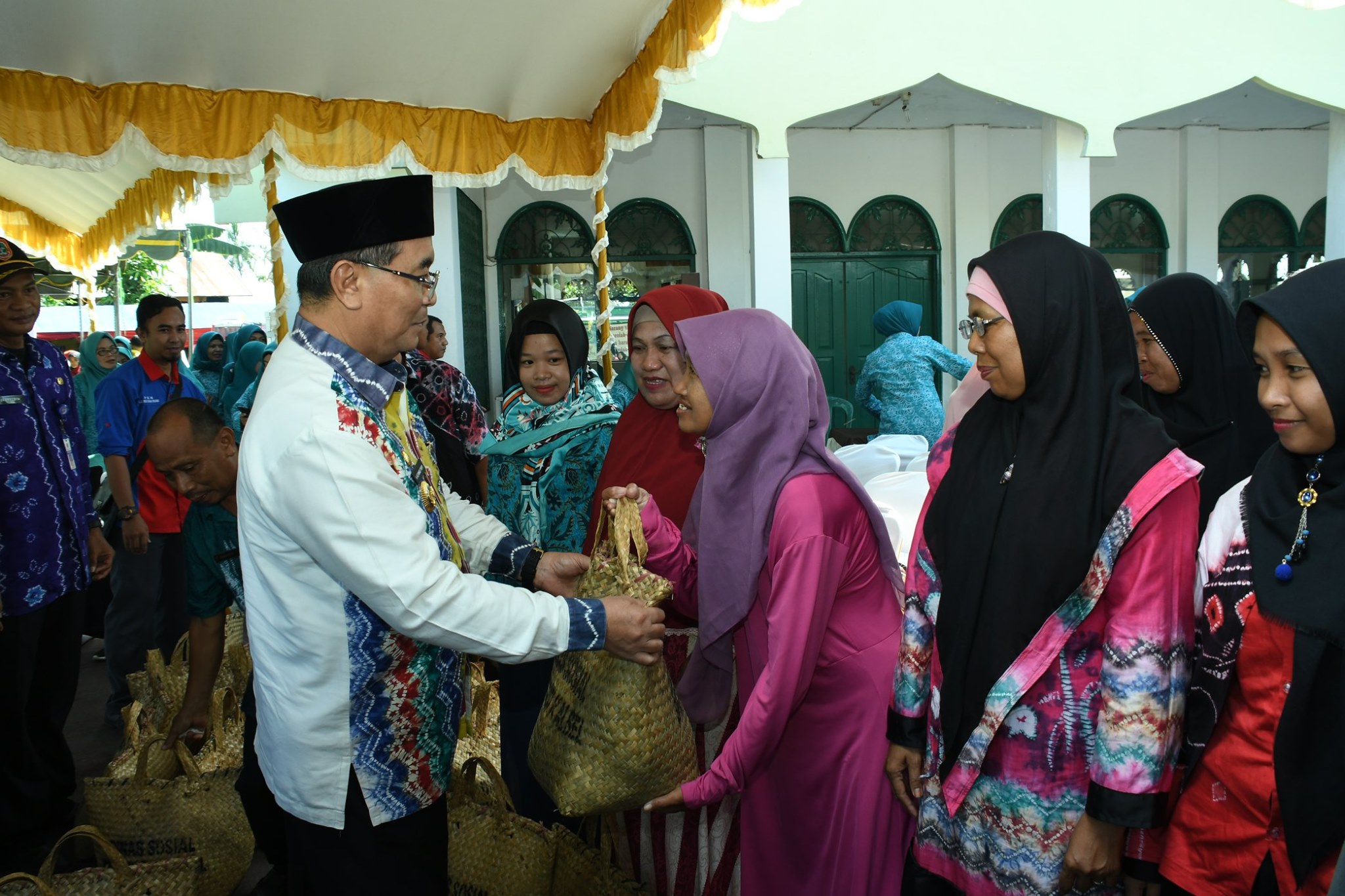 H. ACHMAD FIKRY KUNJUNGI SUNATAN MASSAL DAN PASAR MURAH RAMADHAN
