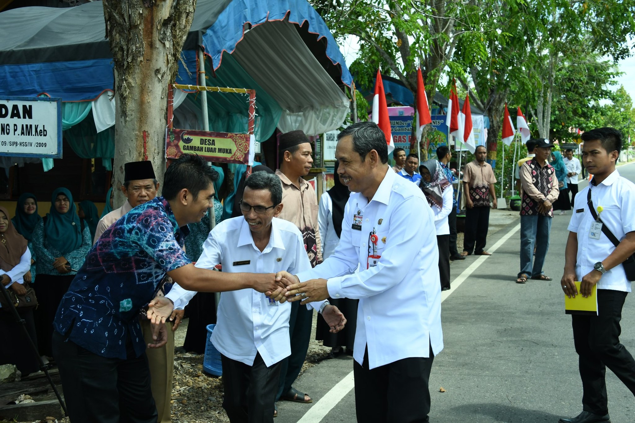 TIM PENILAI LOMBA EVALUASI PERKEMBANGAN KELURAHAN DAN DESA LANJUT MELAKUKAN PENILAIAN KE DESA GAMBAH LUAR