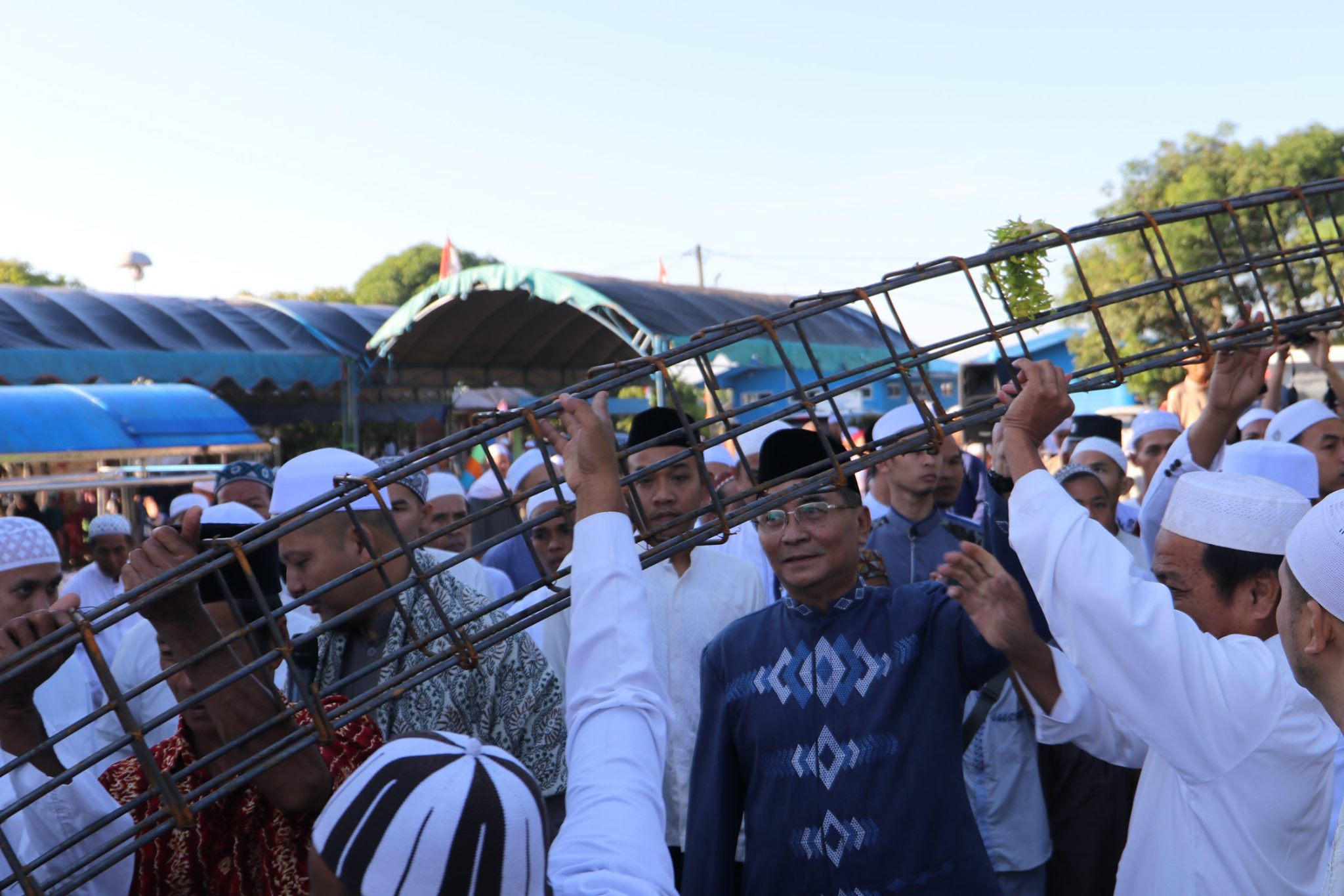 Bupati HSS Letakkan Tiang Pertama Masjid Darus Sa’adah dan Musholla Syekh Khadi Ahmad Desa Balimau