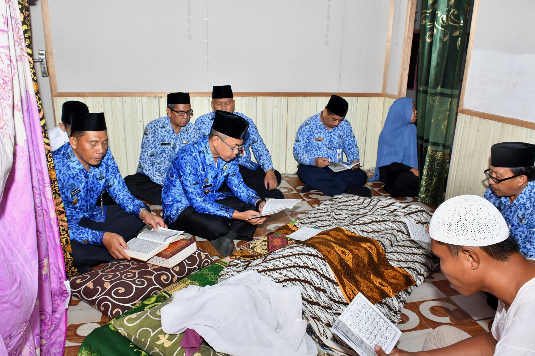SEKDA HSS MELAYAT KE RUMAH DUKA ALMARHUM STAFF DINAS PERHUBUNGAN HSS