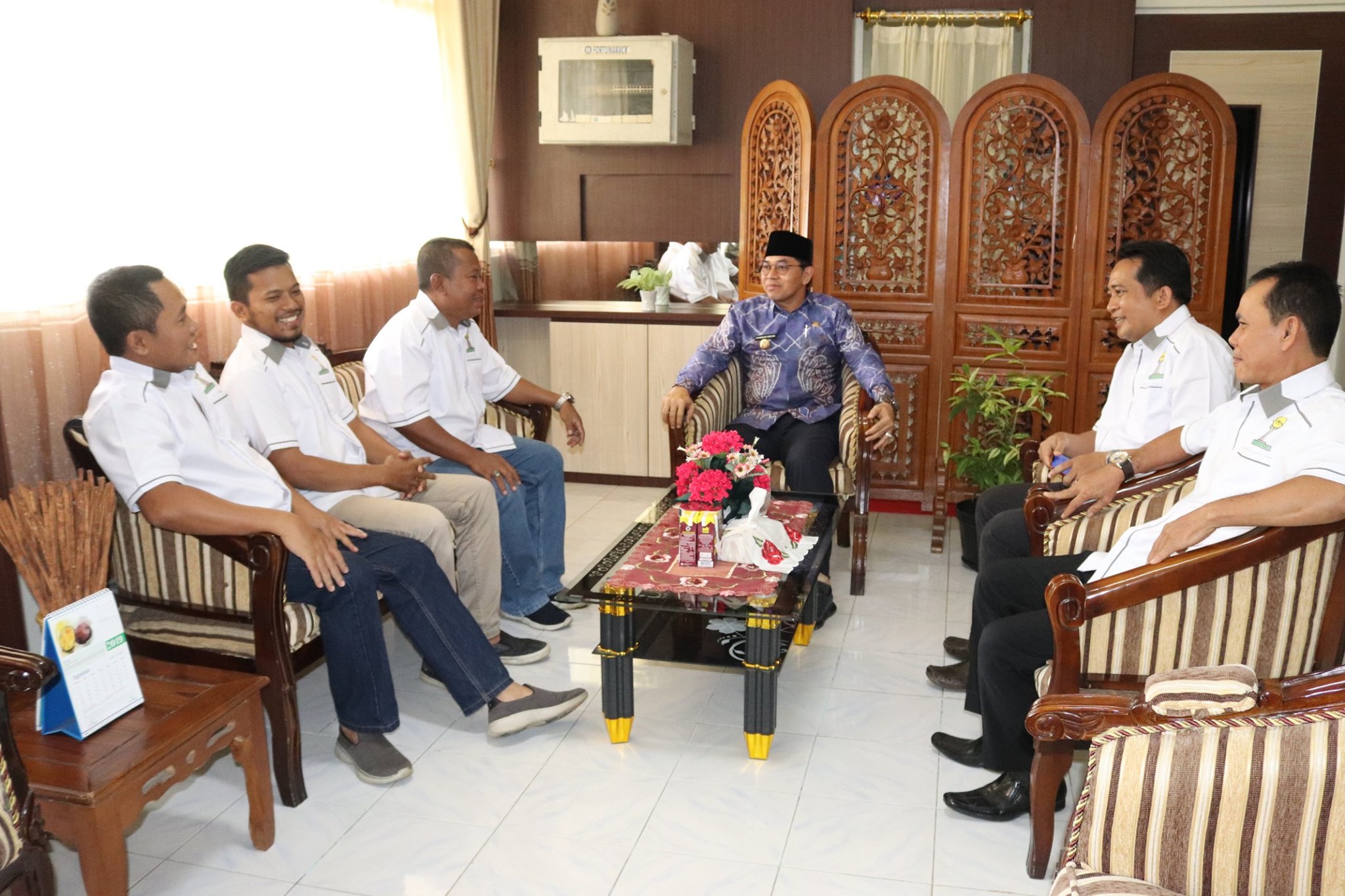 WAKIL BUPATI TERIMA KUNJUNGAN SILATURRAHMI JAJARAN DPC HIPMI HSS DI RUANG KERJA