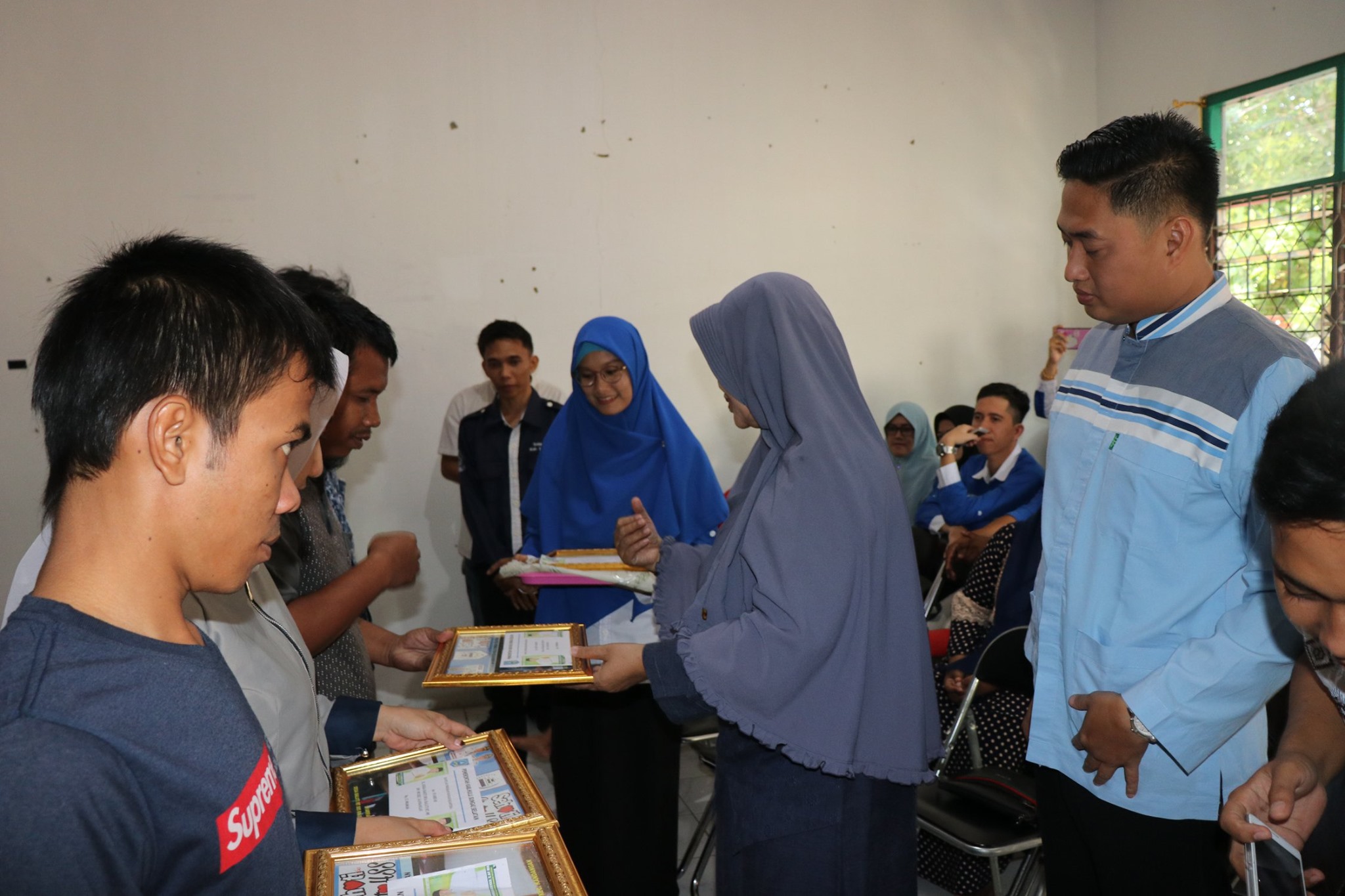 PENYERAHAN BANSOS RUMAH SEJAHTERA UNTUK KECAMATAN KANDANGAN