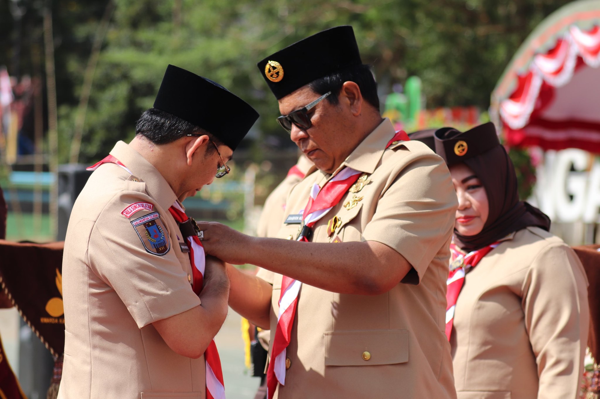 Wakil Bupati HSS Terima Lencana Pancawarsa dan Lencana Darma Bakti