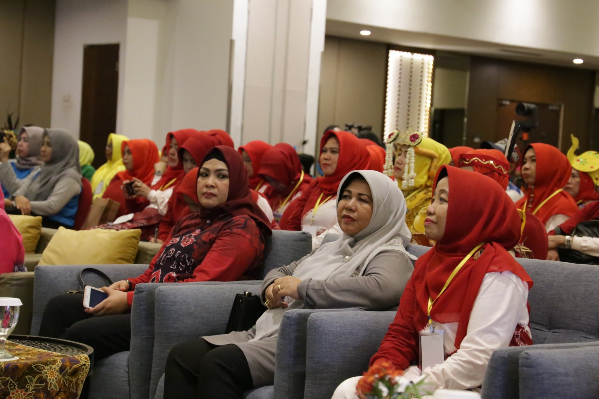 Ketua TP PKK HSS ikuti kegiatan pemaparan materi tentang informasi kebijakan TP PKK Pusan dan peran Kader PKK dalam mencegah stunting