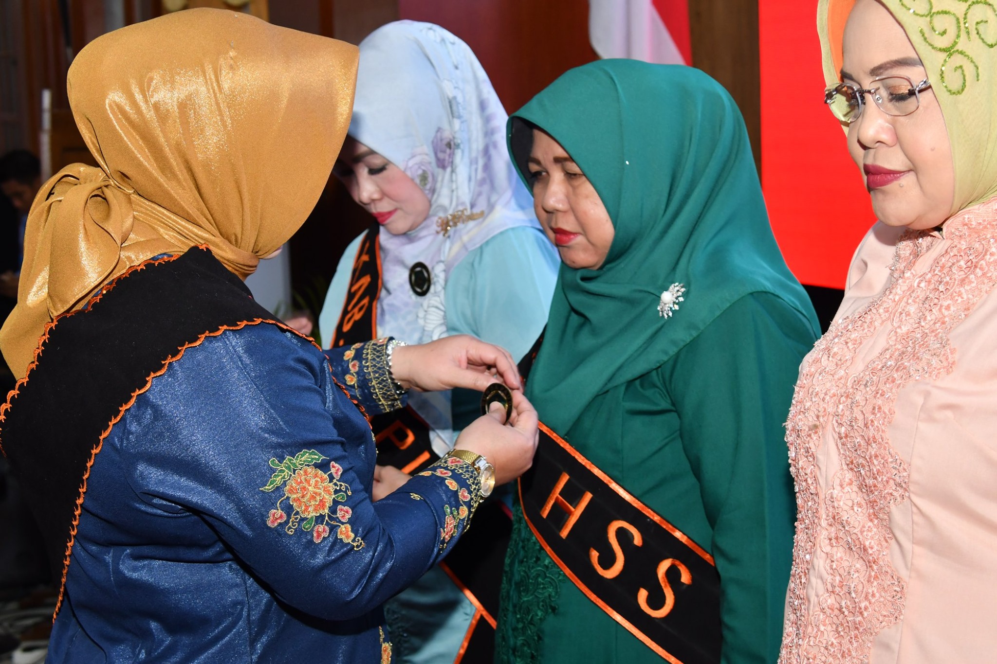 Hj. ISNANIAH ACHMAD FIKRY DIKUKUHKAN SEBAGAI BUNDA PAUD KAB HSS