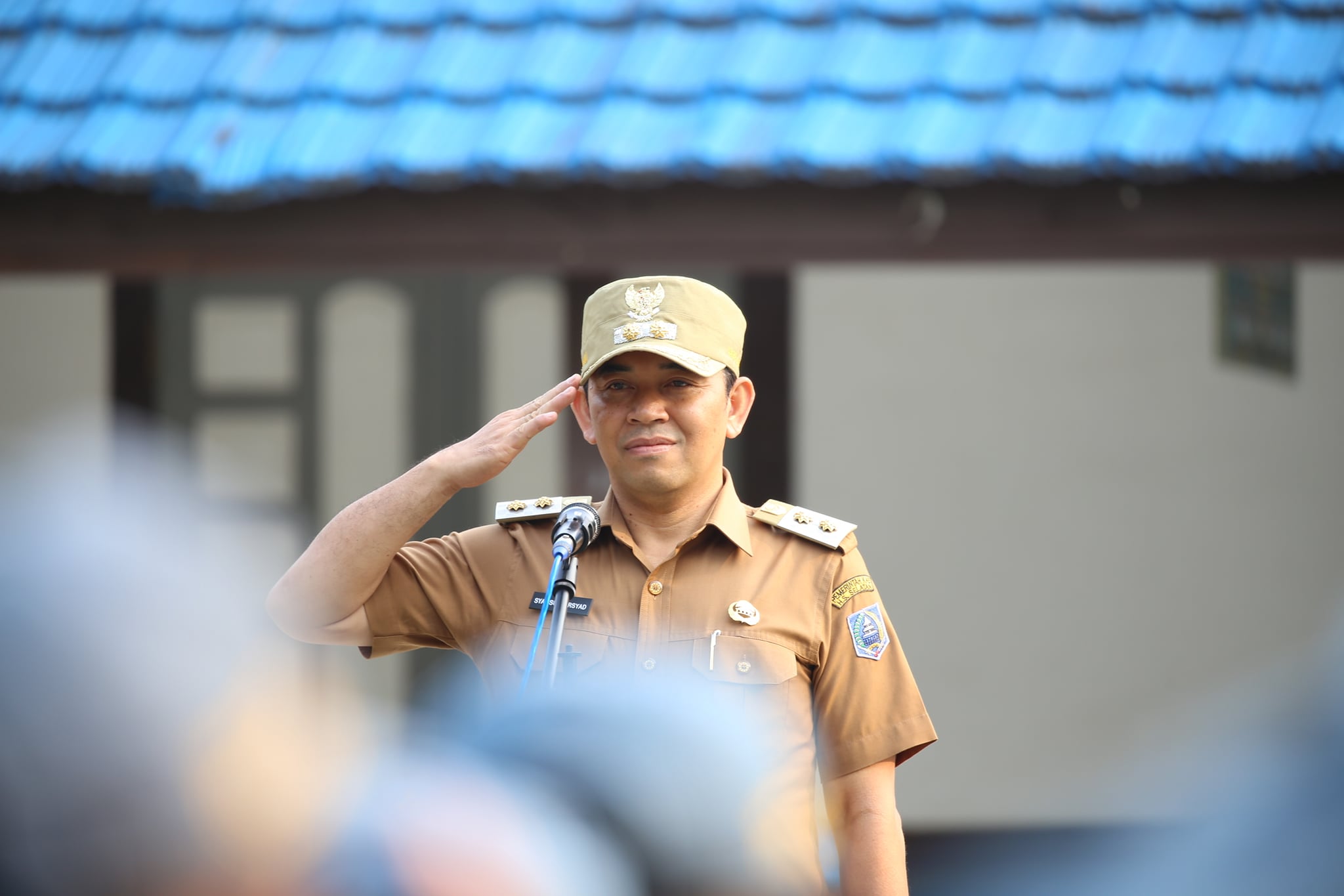 Perlakukan Guru dengan Sebaik-baiknya dan Hormati Mereka