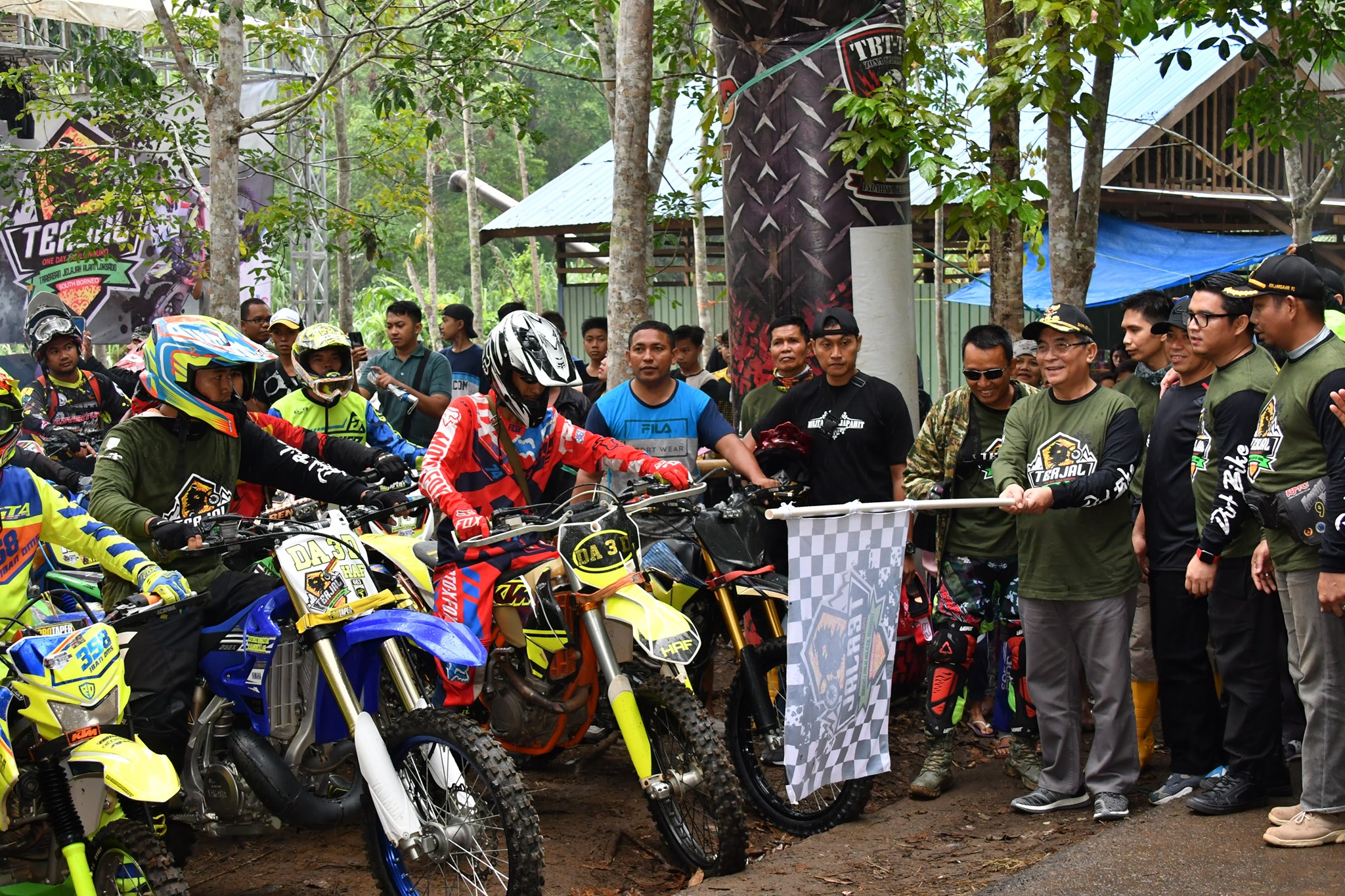 H. ACHMAD FIKRY LEPAS PESERTA EVENT ONE DAY TRAIL JELAJAH ALAM LOKSADO