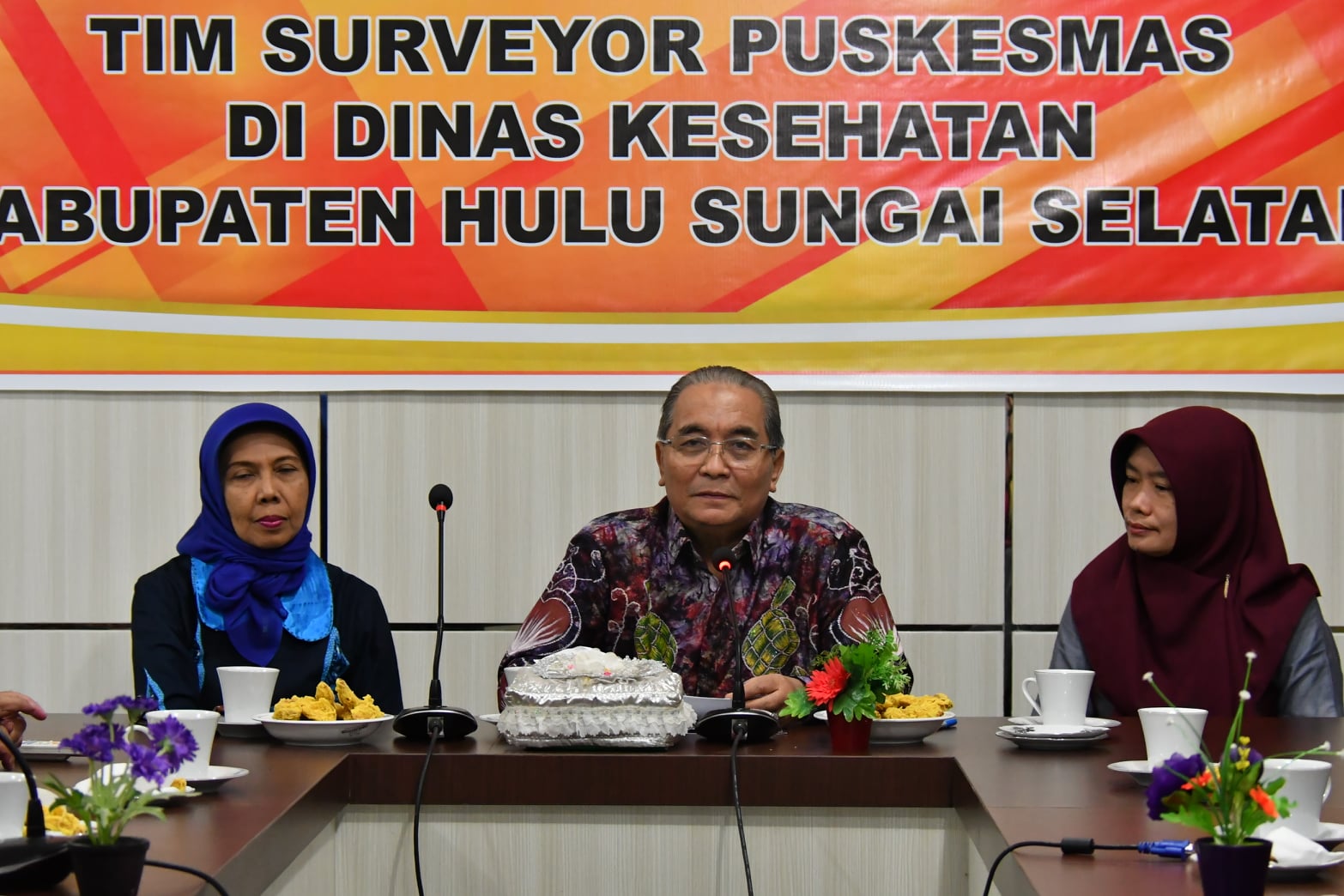 BUPATI HSS SAMBUT TIM AKREDITASI PUSKESMAS