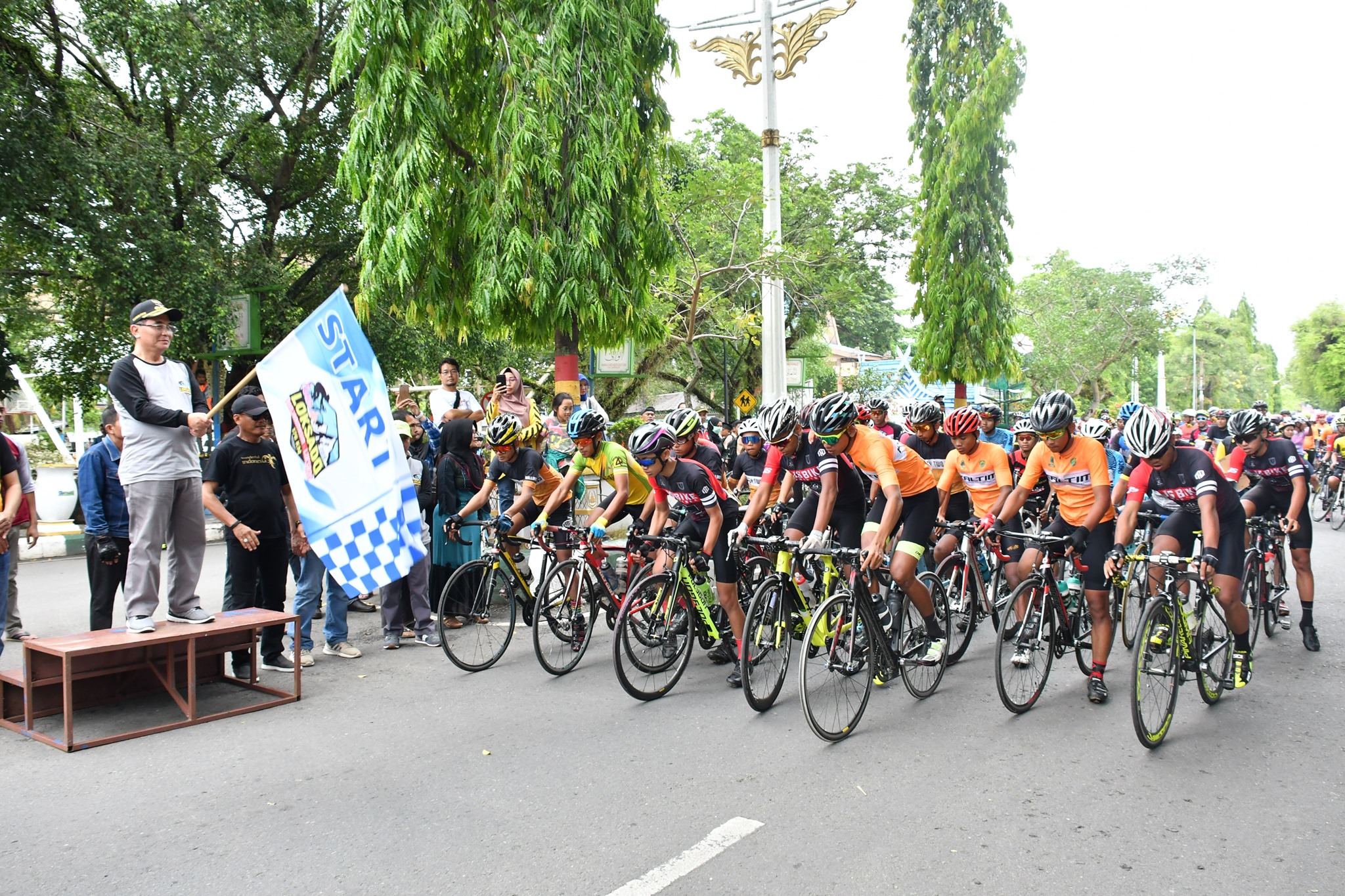 H. ACHMAD FIKRY LEPAS RATUSAN PESERTA GOWESER TOUR DE LOKSADO