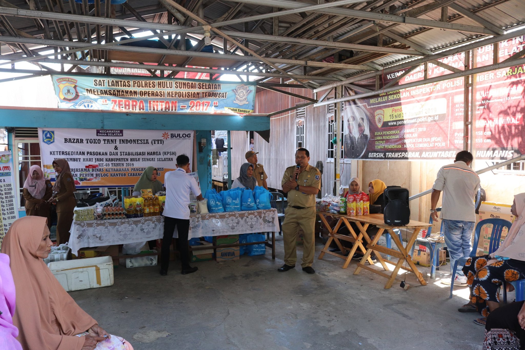 SAMBUT HARI JADI KAB HSS KE 69, PEMKAB HSS GELAR BAZAR TOKO TANI INDONESIA