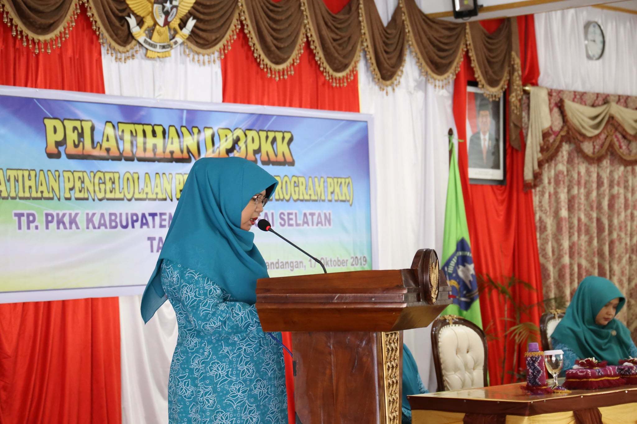 Ketua TP PKK Kab. Hulu Sungai Selatan Membuka Kegiatan Pelatihan Pengelolaan Penyuluhan Program PKK