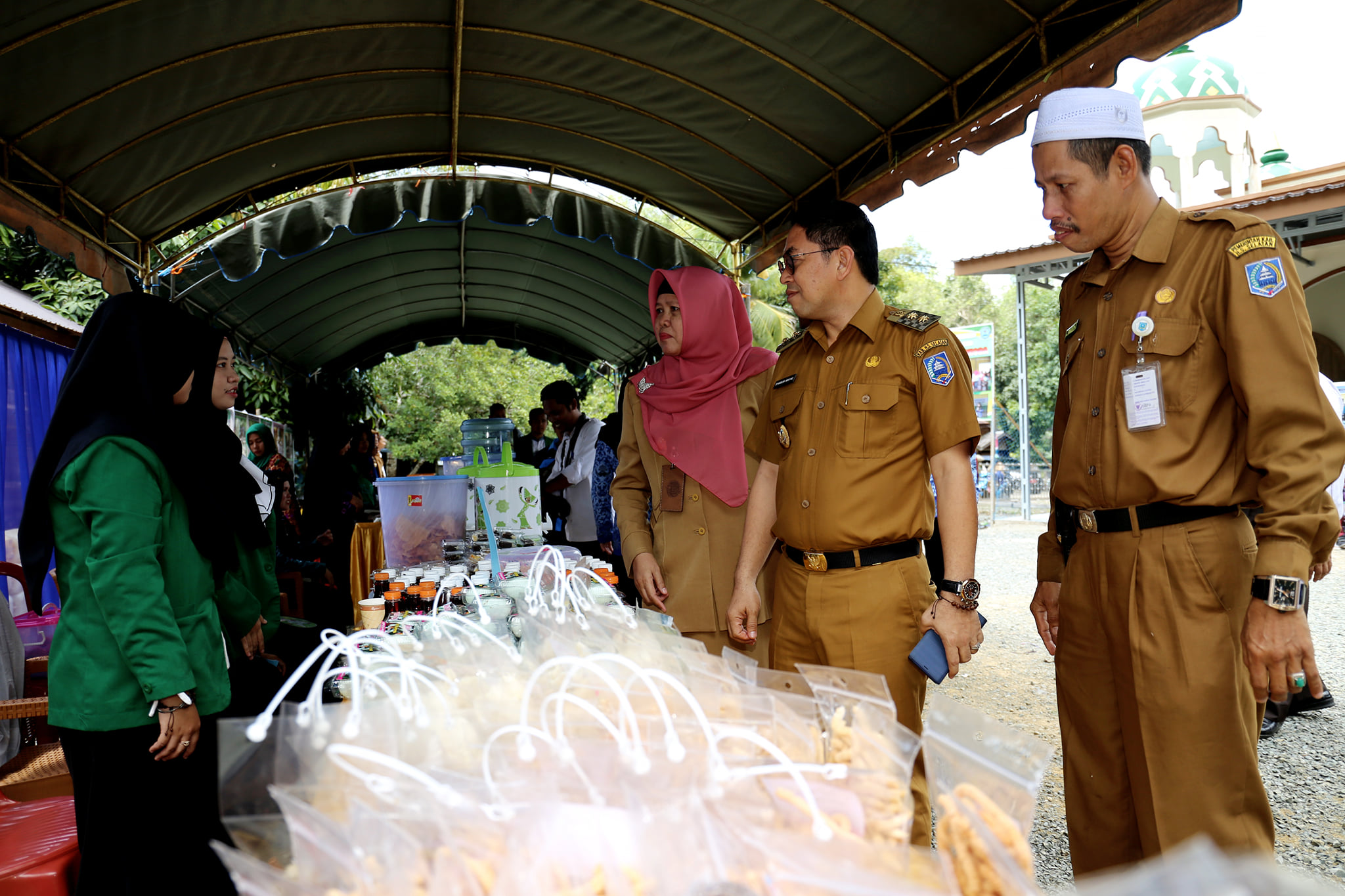 WABUP HSS SAMBUT TIM EVALUASI P2WKSS DI DESA PANGGUNGAN LOKSADO