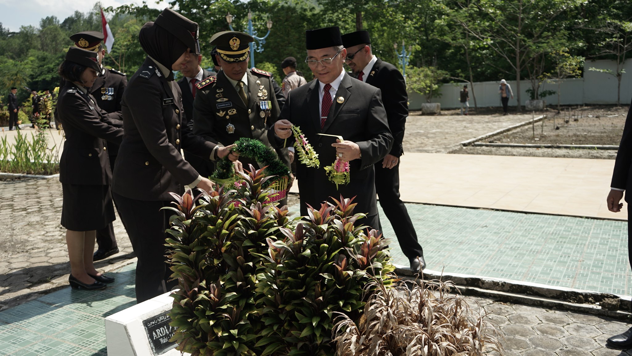 Peringatan Hari Pahlawan, Bupati Ziarah Ke Makam Pahlawan Pusara Bakti Banua