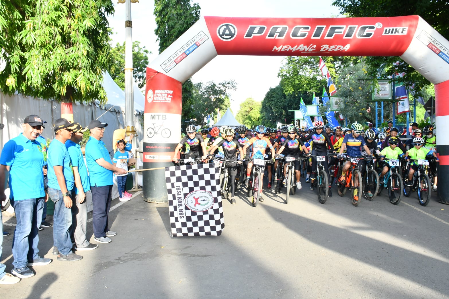 H. ACHMAD FIKRY LEPAS PESERTA GOWES SEHATI PART 3 EXPLORE BUMI ANTALUDIN